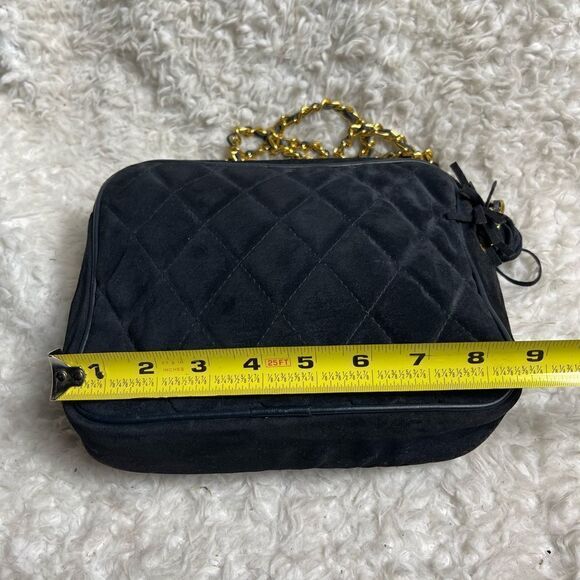 Vintage L.J.Simone Navy Blue quilted Suede crossbody bag gold tone chain accent. - Picture 10 of 12